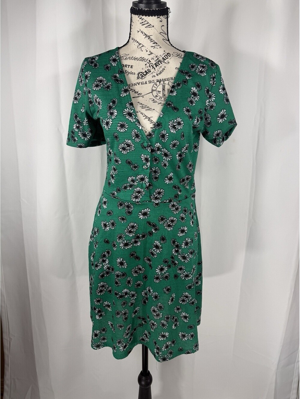 Zara Green Daisy Floral Mini Dress M Deep V Button Front Cottagecore Y2K Boho